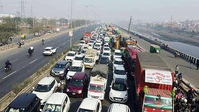 Commuters face a massive traffic jam at the GT Karnal road during the farmers' 'Delhi Chalo' march, in New Delhi on Thursday. (ANI) Commuters face a massive traffic jam at the GT Karnal road during the farmers' 'Delhi Chalo' march, in New Delhi on Thursday. (ANI)
