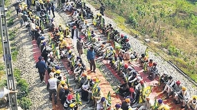 Farmers block railway tracks in Amritsar, Punjab. (HT PHOTO) Farmers block railway tracks in Amritsar, Punjab. (HT PHOTO)