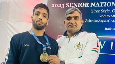 Sujeet Kalkal (left) won national title in 65kg weight class in Jaipur (HT)