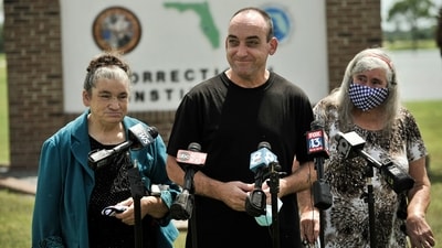 Robert DuBoise, 56, meets reporters with his sister Harriet, left, and mother Myra, right, following his release at the Hardee County Correctional Institute in Hardee County, Fla. (AP) Robert DuBoise, 56, meets reporters with his sister Harriet, left, and mother Myra, right, following his release at the Hardee County Correctional Institute in Hardee County, Fla. (AP)