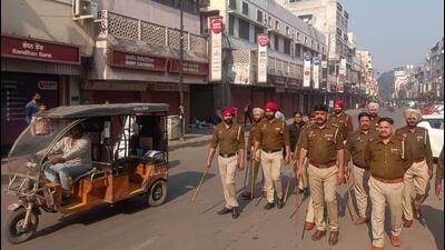 Police patrolling a deserted Hall Bazaar in Amritsar during the Bharat bandh on Friday. (Sameer Sehgal/HT) Police patrolling a deserted Hall Bazaar in Amritsar during the Bharat bandh on Friday. (Sameer Sehgal/HT)