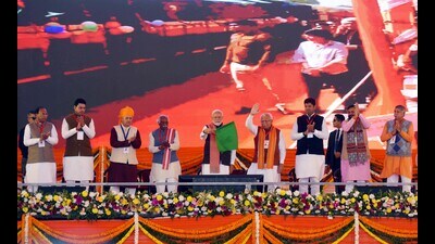 Prime Minister, Narendra Modi and CM Manohar Lal Khattar in Rewari on Friday. (Parveen Kumar/HT Photo) Prime Minister, Narendra Modi and CM Manohar Lal Khattar in Rewari on Friday. (Parveen Kumar/HT Photo)
