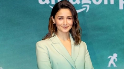 Alia Bhatt in a green pantsuit set from the shelves of Elie Saab (Photo: Yogen Shah) Alia Bhatt in a green pantsuit set from the shelves of Elie Saab (Photo: Yogen Shah)