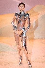 Zendaya in a metallic robot suit from Thierry Mugler's Fall/Winter 1995 collection (Photo: AFP)