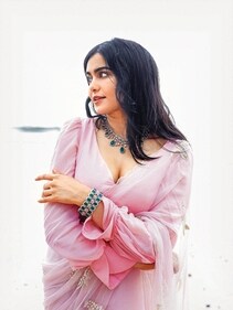 Adah Sharma shines in a striking bangle and statement diamond and emerald neckpiece from Naulakha Jewellers, an organza saree from Summer by Priyanka and a puff-sleeve blouse from Asha Gautam (Photo: Smriti Jha) Adah Sharma shines in a striking bangle and statement diamond and emerald neckpiece from Naulakha Jewellers, an organza saree from Summer by Priyanka and a puff-sleeve blouse from Asha Gautam (Photo: Smriti Jha)
