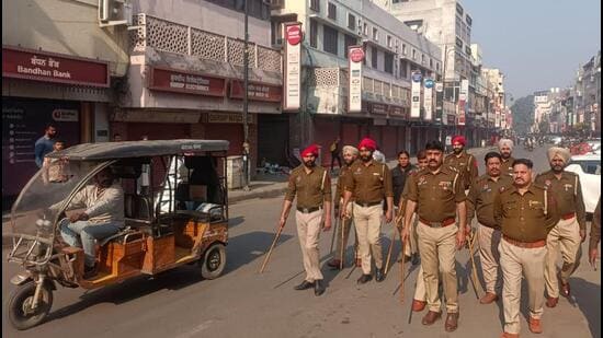 Police patrolling a deserted Hall Bazaar in Amritsar during the Bharat bandh on Friday. (Sameer Sehgal/HT)