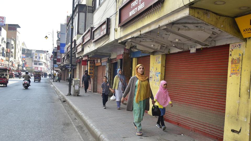 Closed shops at Hall Bazaar in support of the Bharat Bandh call by farmers in Amritsar on Friday. (Sameer Sehgal/HT) Closed shops at Hall Bazaar in support of the Bharat Bandh call by farmers in Amritsar on Friday. (Sameer Sehgal/HT)