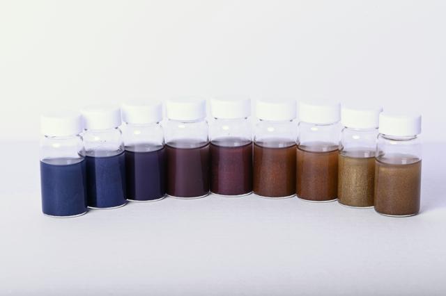 The structural colour is produced in the form of nanoflakes and combined with a commercial-grade binder to make paint. (Courtesy Debashis Chanda / UCF) The structural colour is produced in the form of nanoflakes and combined with a commercial-grade binder to make paint. (Courtesy Debashis Chanda / UCF)