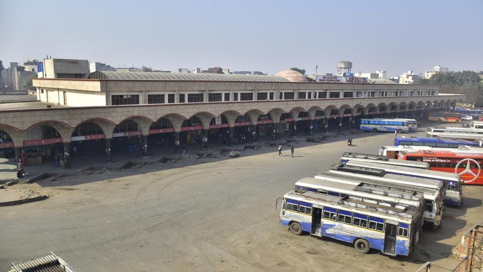 A deserted bus stand in Amritsar during the bandh on Friday. (Sameer Sehgal/HT) A deserted bus stand in Amritsar during the bandh on Friday. (Sameer Sehgal/HT)