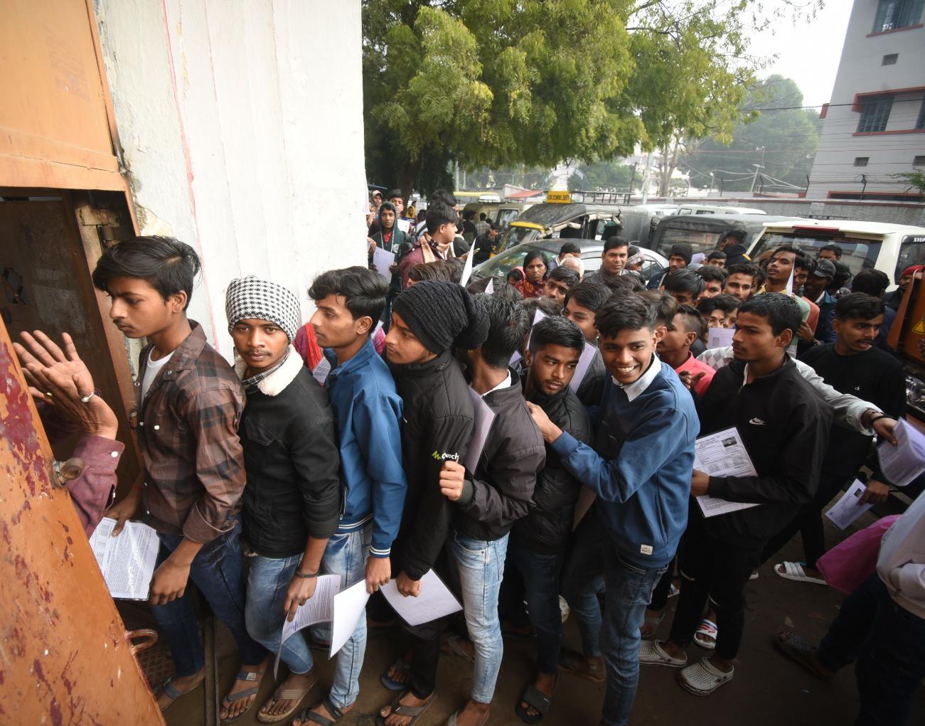 BSEB Matric Exam 2024: Aspirants reached exam centre  (Santosh Kumar )