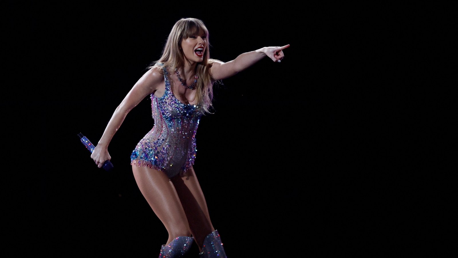 Surprise Taylor Swift medley at Eras Tour Melbourne show rouses fans to frenzy - Vimarsana News