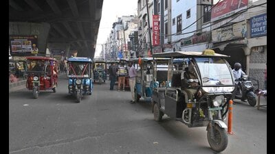 After the deadline is over, the traffic police would confiscate the e-rickshaws plying sans number plates. (Gurpreet Singh/HT) After the deadline is over, the traffic police would confiscate the e-rickshaws plying sans number plates. (Gurpreet Singh/HT)