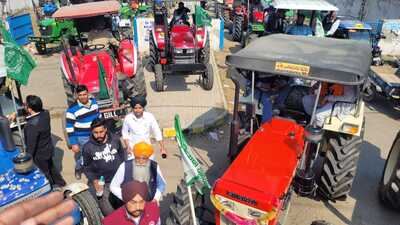 BKU president Gurnam Singh Charuni led the tractor march at Pehowa in Kurukshetra. (HT Photo) BKU president Gurnam Singh Charuni led the tractor march at Pehowa in Kurukshetra. (HT Photo)