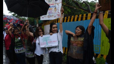 Bollywood Actor Shradha Kapoor joined Protesters form a human chain during protest to SAVE AAREY campaign at Aarey Colony. ( (Hindustan Times) Bollywood Actor Shradha Kapoor joined Protesters form a human chain during protest to SAVE AAREY campaign at Aarey Colony. ( (Hindustan Times)
