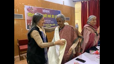Brinda Karat honours Roop Rekha Verma as Subhashini Ali applauds, at an AIDWA seminar at Udyan Bhawan, in Lucknow on Saturday. (HT Photo) Brinda Karat honours Roop Rekha Verma as Subhashini Ali applauds, at an AIDWA seminar at Udyan Bhawan, in Lucknow on Saturday. (HT Photo)