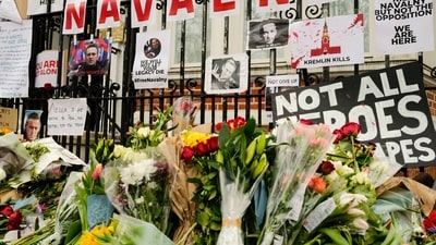 Flowers and tributes are left opposite the Russian embassy, to commemorate the death of Alexei Navaln. (AP) Flowers and tributes are left opposite the Russian embassy, to commemorate the death of Alexei Navaln. (AP)