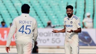 India's Mohammed Siraj speaks to Rohit Sharma during 3rd Test against England (REUTERS)