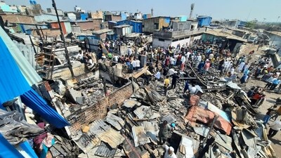 The fire was extinguished at around 08.55 am. (Praful Gangurde/HT photo) The fire was extinguished at around 08.55 am. (Praful Gangurde/HT photo)