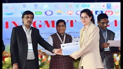 PhD scholars Sony Bora and Mangshatabam Annie were conferred with the award during an international conference at Banaras Hindu University, Varanasi. (HT Photo) PhD scholars Sony Bora and Mangshatabam Annie were conferred with the award during an international conference at Banaras Hindu University, Varanasi. (HT Photo)