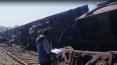 Train BHPL-CDG load, operating from Mumbai to Chandigarh was derailed near Jakhira flyover (HT)