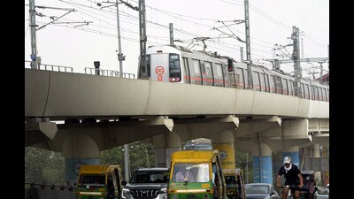 The proposed RRTS route goes towards Greater Noida areas while the proposed metro extension goes towards the Noida city. (HT Archive)