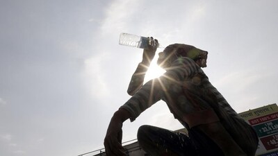 The government also urged the people to wear loose clothes and add more fruits and salads to their diet. (File) (Rahul Raut/HT PHOTO)