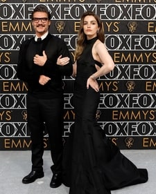Pedro Pascal with Lux Pascal (Instagram) Pedro Pascal with Lux Pascal (Instagram)