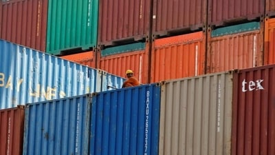 Initial probe into the seizure of the largest ever single cache of Afghan heroin from Mundra port had revealed that a couple whose import firm received the drugs in the garb of talc powder received a commission of  ₹10-12 lakh. (Reuters)