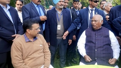 New Delhi, Feb 18 (ANI): Congress president Mallikarjun Kharge with Delhi Chief Minister Arvind Kejriwal during a meeting, at Congress leader Abhishek Manu Singhvi's residence in New Delhi on Sunday. ANI Photo)