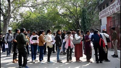 Aspirants queue for UP Police Constable Exam 2024 in Noida on Sunday (Sunil Ghosh/HT Photo) Aspirants queue for UP Police Constable Exam 2024 in Noida on Sunday (Sunil Ghosh/HT Photo)