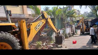 Bulldozers escorted by a large police force and security personnel tore down the ‘illegal’ structure of the academy, the officials said. (HT PHOTO) Bulldozers escorted by a large police force and security personnel tore down the ‘illegal’ structure of the academy, the officials said. (HT PHOTO)