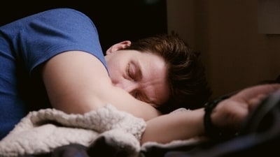 Better sleep hygiene: In order to prepare the room, we should adjust the temperature, keep the lights dim and keep all kinds of electronics away from us. (Unsplash) Better sleep hygiene: In order to prepare the room, we should adjust the temperature, keep the lights dim and keep all kinds of electronics away from us. (Unsplash)