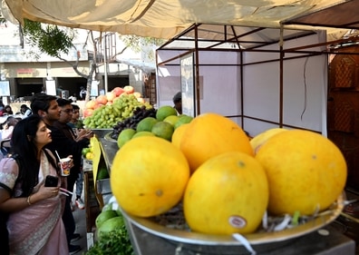 Visitors check out a juice stall run by transgender persons at the ongoing Saras Aajeevika Mela in Noida, Sector 33, (Photo: Sunil Ghosh/HT)