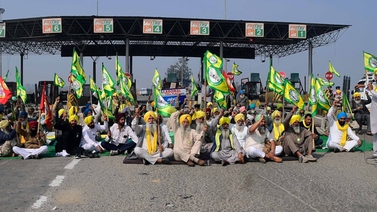 Farmers Union members sitting on protest at Ladhowal Toll Plaza in Ludhiana on Saturday. (Manish/HT)