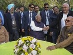 Delhi chief miniser Arvind Kejriwal with Congress president Mallikarjun Kharge, senior Congress leader Abhishek Singhvi and former Haryana CM Bhupinder Singh Hooda. (HT photo)
