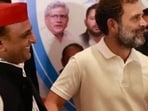 Akhilesh Yadav with Congress leader Rahul Gandhi. (HT File Photo)