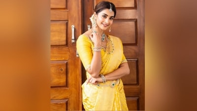 Pooja's breathtaking saree is from the shelves of clothing brand Rajyalakshmi Heritage Banaras Sarees, while her styling was expertly done by celebrity fashion stylist Ashwin Mawle. (Instagram/@hegdepooja) Pooja's breathtaking saree is from the shelves of clothing brand Rajyalakshmi Heritage Banaras Sarees, while her styling was expertly done by celebrity fashion stylist Ashwin Mawle. (Instagram/@hegdepooja)