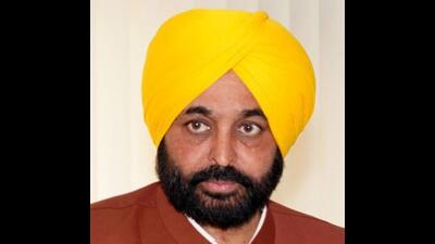 A Muktsar district court on Monday directed the chief minister Bhagwant Mann to furnish his written statement on March 19 in a defamation suit filed by Shiromani Akali Dal (SAD) president Sukhbir Singh Badal. (HT File)
