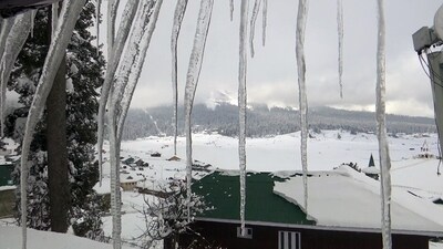 According to Torul S Raveesh, Deputy Commissioner Kullu, "Traffic halted at two National Highways due to heavy snowfall in Kullu district. There have been three feet of fresh snowfall around Atal Tunnel Rohtang due to which traffic from Manali-Leh National Highway Manali to Atal Tunnel Rohtang is closed." (ANI) According to Torul S Raveesh, Deputy Commissioner Kullu, "Traffic halted at two National Highways due to heavy snowfall in Kullu district. There have been three feet of fresh snowfall around Atal Tunnel Rohtang due to which traffic from Manali-Leh National Highway Manali to Atal Tunnel Rohtang is closed." (ANI)