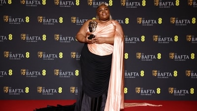 Da’Vine Joy Randolph made it to our best-dressed list with her dazzling appearance on the red carpet in a Robert Wun double-toned black and mauve pink gown. She styled the ensemble with her blonde locks styled in a half-up, half-down updo and striking jewels.&nbsp; (REUTERS)