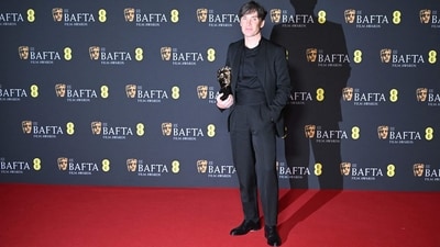Irish actor Cillian Murphy, who won the award for Best Leading Actor for his role in Oppenheimer, made a dapper appearance on the red carpet in an all-black attire. He wore a black silk blouse, high-waisted straight-leg pants, a fitted jacket, and a shawl-lapel trench coat. He styled the ensemble with dress shoes, a watch, and a messy hairdo. (AFP) Irish actor Cillian Murphy, who won the award for Best Leading Actor for his role in Oppenheimer, made a dapper appearance on the red carpet in an all-black attire. He wore a black silk blouse, high-waisted straight-leg pants, a fitted jacket, and a shawl-lapel trench coat. He styled the ensemble with dress shoes, a watch, and a messy hairdo. (AFP)