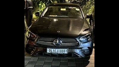 This picture of the Mercedes-Benz E-Class was shared with the claim that it belongs to CJI DY Chandrachud. (X/@LloydMathias) This picture of the Mercedes-Benz E-Class was shared with the claim that it belongs to CJI DY Chandrachud. (X/@LloydMathias)