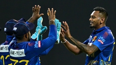 Sri Lanka's Dushmantha Chameera (R) celebrates with teammates after taking the wicket of Afghanistan's Gulbadin Naib (AFP)