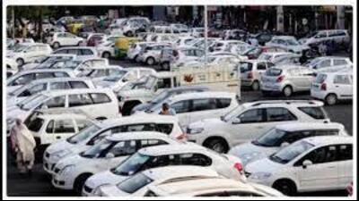 Currently, the Chandigarh municipal corporation charges ₹7 for two-wheelers and ₹14 for four-wheelers, irrespective of the vehicle’s registration number. (HT PHOTO) Currently, the Chandigarh municipal corporation charges ₹7 for two-wheelers and ₹14 for four-wheelers, irrespective of the vehicle’s registration number. (HT PHOTO)