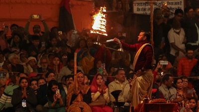 A Hindu priest performs evening prayers on the banks of the river Ganga at the Dashashwamedh Ghat, in Varanasi on February 10, 2024. (Photo by Niharika KULKARNI / AFP) (AFP) A Hindu priest performs evening prayers on the banks of the river Ganga at the Dashashwamedh Ghat, in Varanasi on February 10, 2024. (Photo by Niharika KULKARNI / AFP) (AFP)