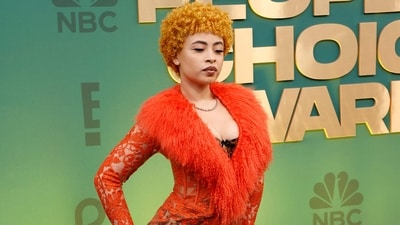 Ice Spice attended the People's Choice Awards in an animal print head-to-toe curve-hugging bodysuit and a sheer orange coat featuring lace embroidery and faux fur adorned on the plunging neckline. (AFP) Ice Spice attended the People's Choice Awards in an animal print head-to-toe curve-hugging bodysuit and a sheer orange coat featuring lace embroidery and faux fur adorned on the plunging neckline. (AFP)