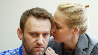 Russian opposition leader Alexei Navalny and his wife Yulia (REUTERS)
