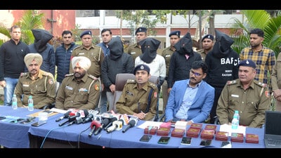 SP (Cyber Crime) Ketan Bansal giving details of the arrests at a press conference in Chandigarh. (HT PHOTO)
