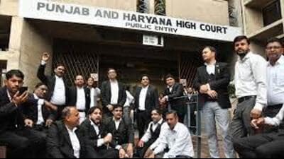 The executive committee of HC lawyers unanimously decided to resume the work from Tuesday. (HT FILE PHOTO)