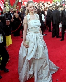 Uma Thurman in a two-piece Chanel ball gown for the 1999 Academy Awards (Photo: Instagram) Uma Thurman in a two-piece Chanel ball gown for the 1999 Academy Awards (Photo: Instagram)